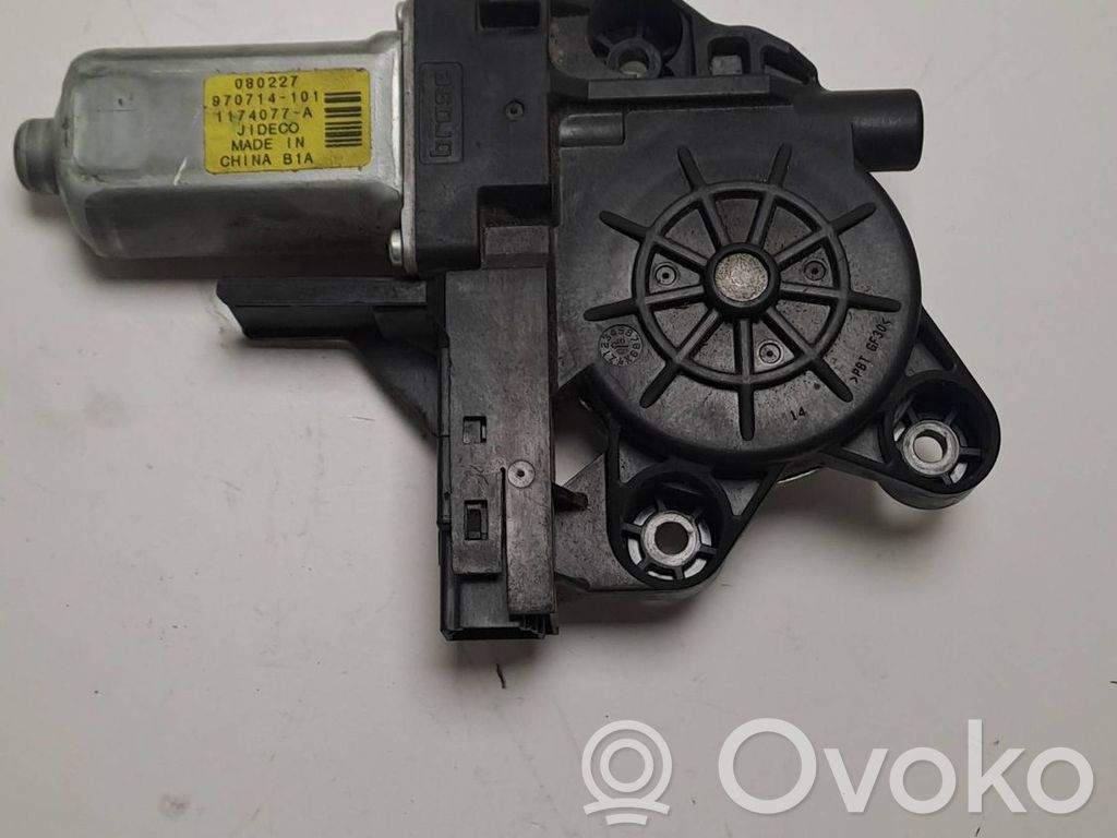 Volvo XC70 Front door window regulator motor 