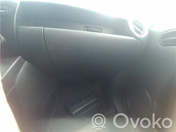 Glove box
