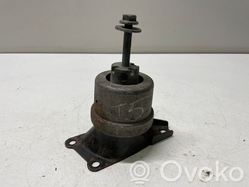 Volkswagen Multivan T5 Engine mount bracket 