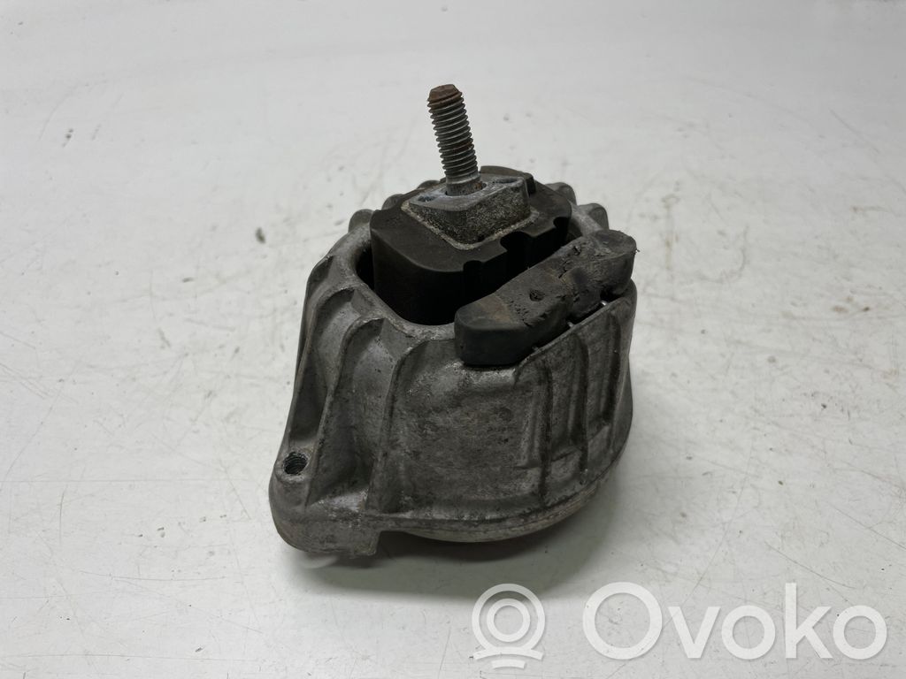 Engine mount bracket   6768800