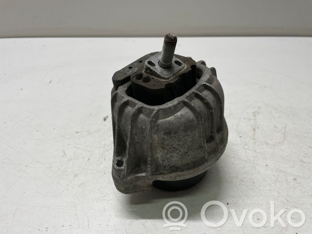 Engine mount bracket   6773743