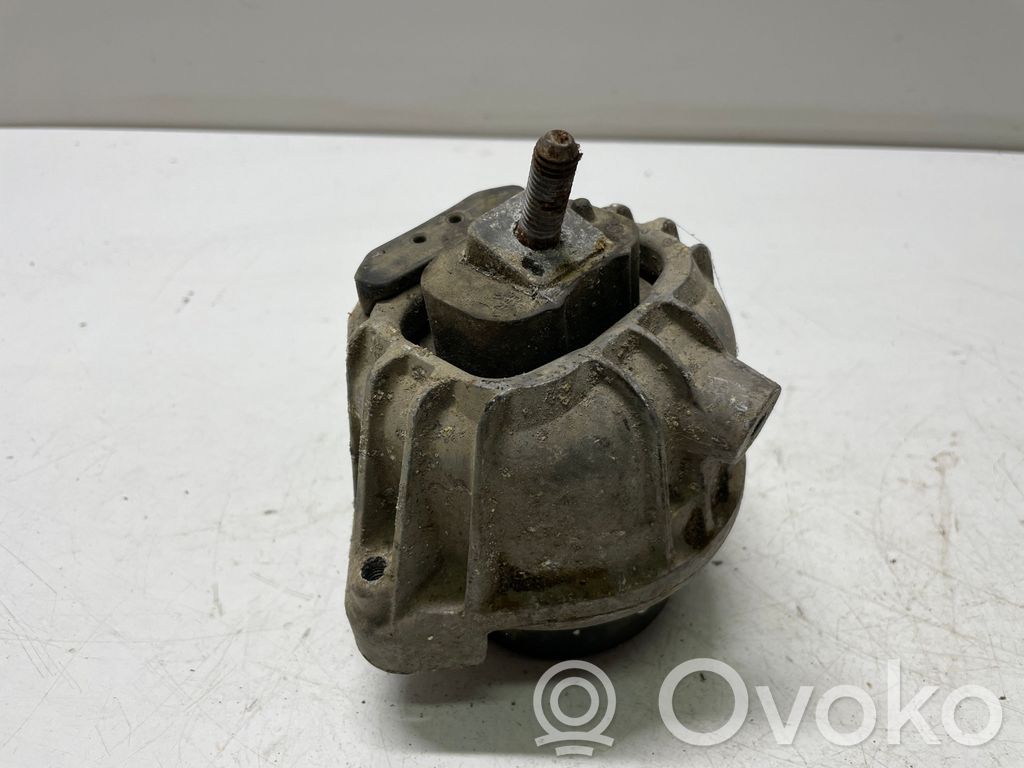 Engine mount bracket   6773743
