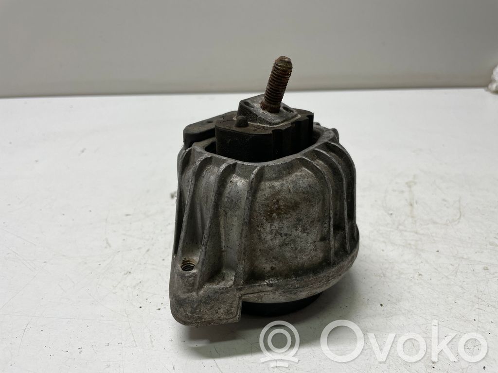 Engine mount bracket   6773743