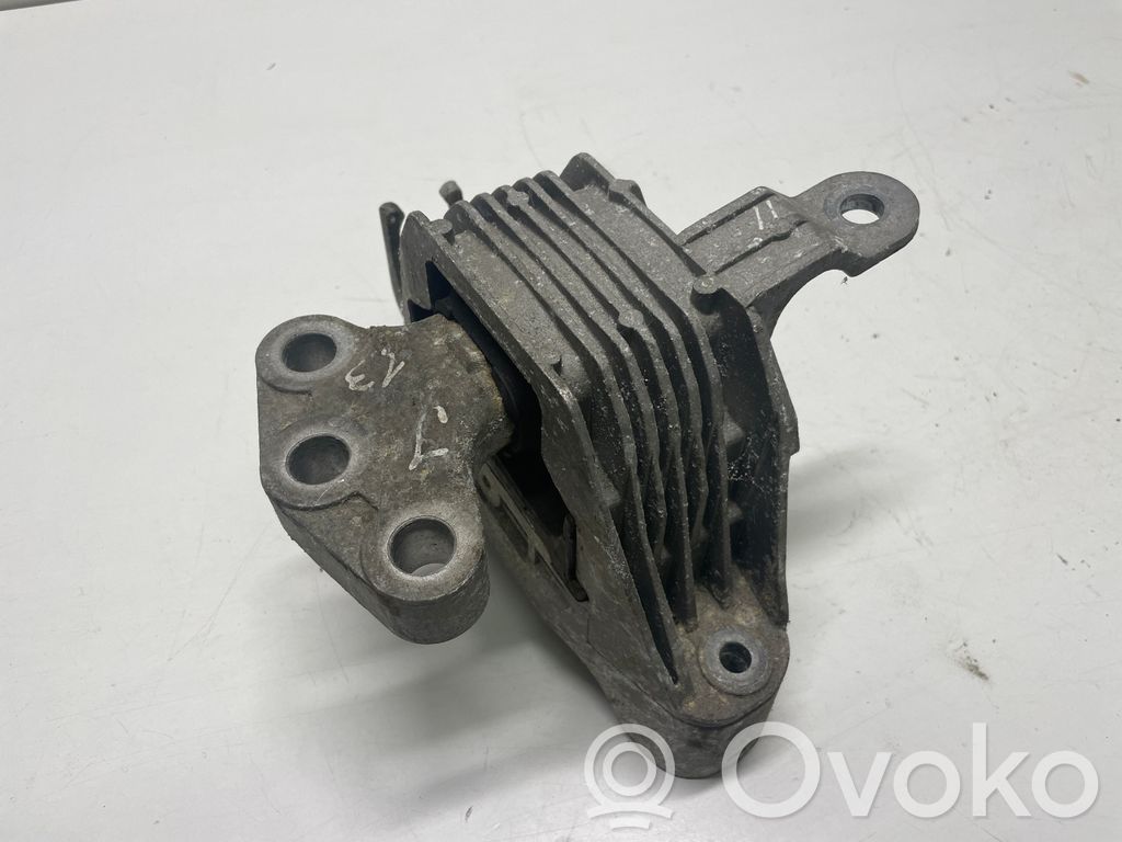 Opel Astra J Engine mount bracket 