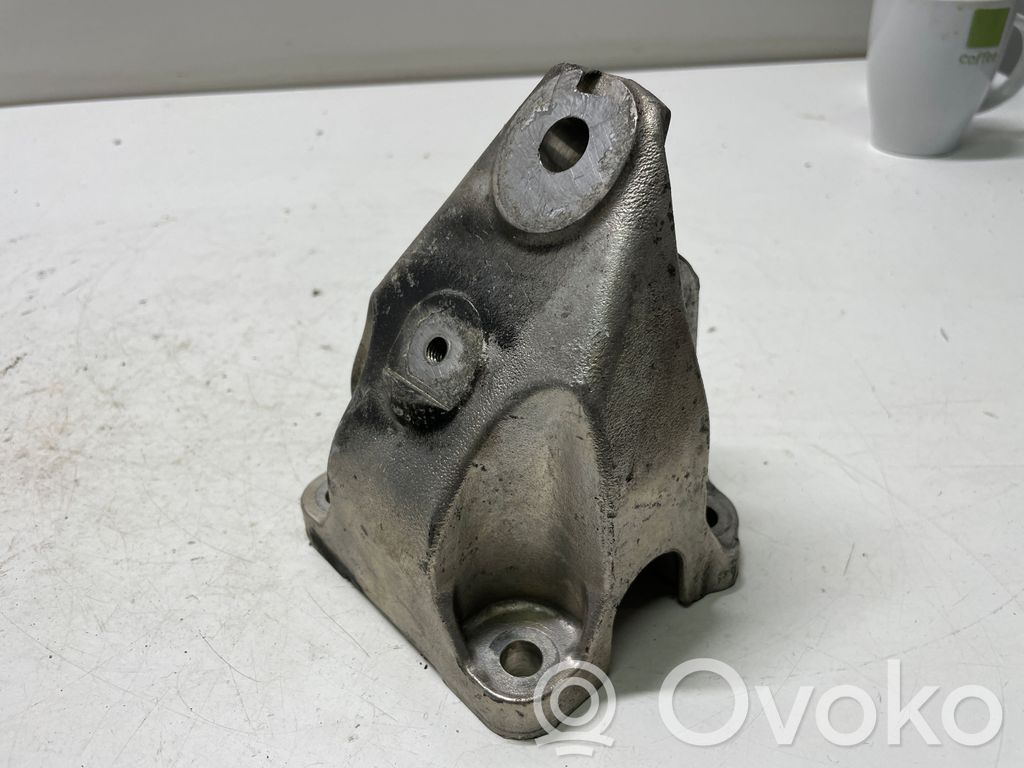 Volkswagen Phaeton Engine mounting bracket 