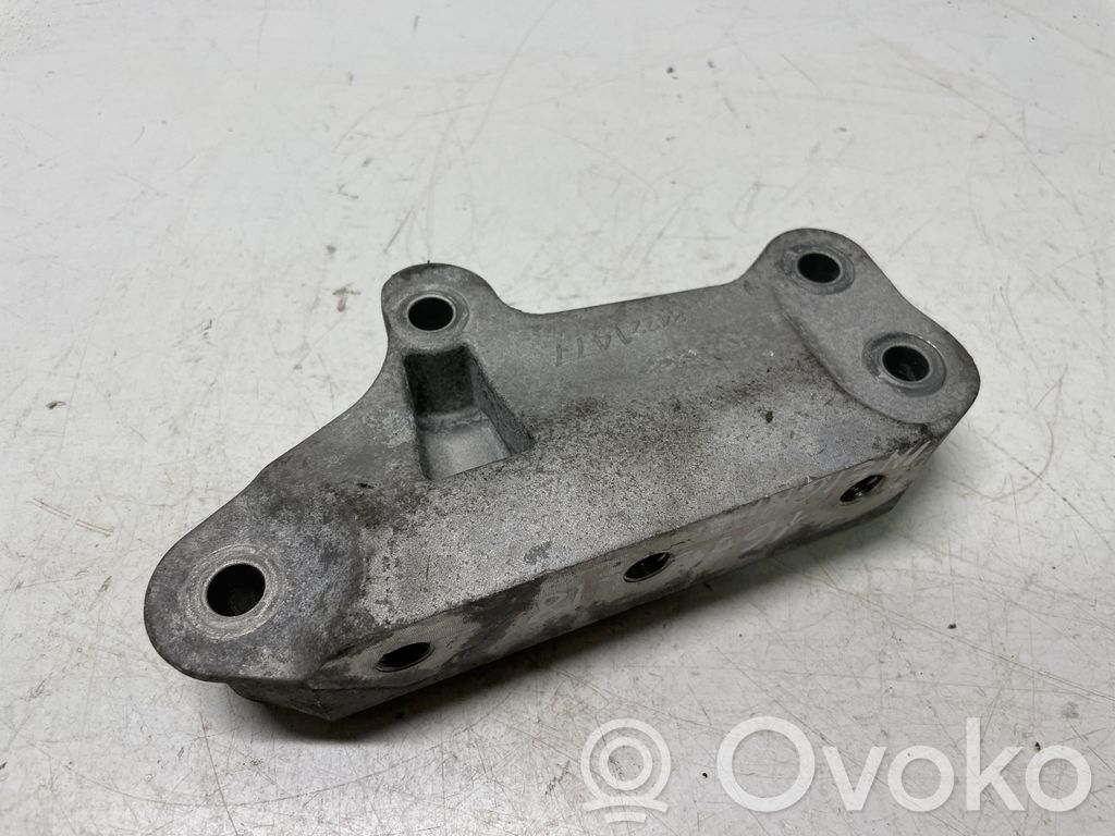 Opel Insignia B Engine mounting bracket 