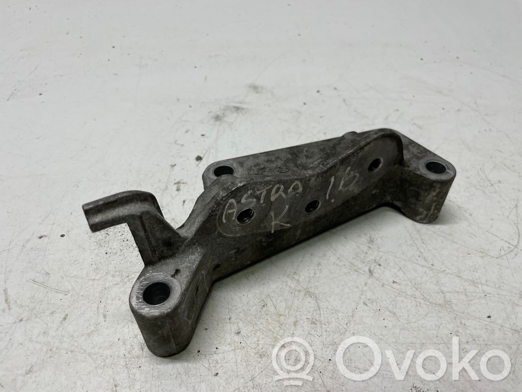 Opel Astra K Engine mounting bracket 