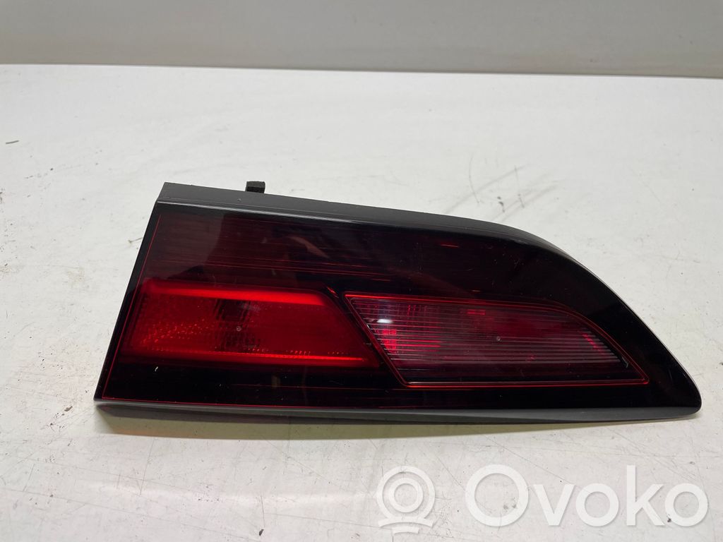 Opel Astra K Lampy tylnej klapy bagażnika 