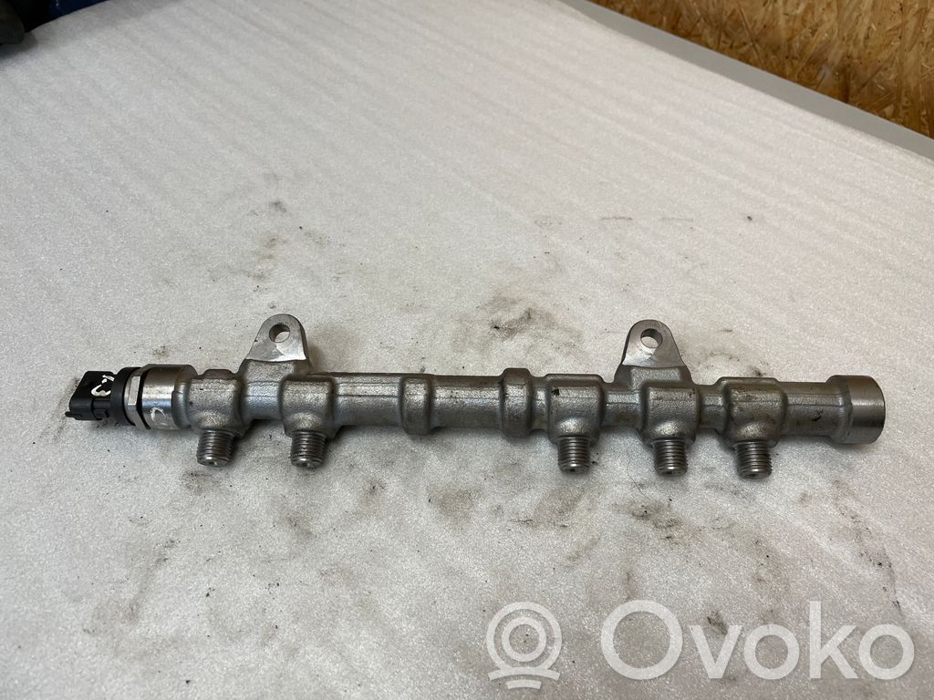 Opel Corsa E Kraftstoffverteiler Einspritzleiste Verteilerrohr 