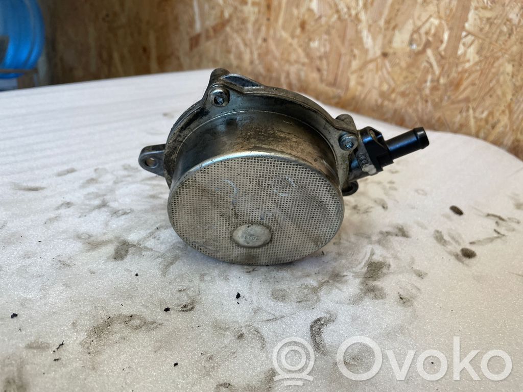 Audi A4 S4 B8 8K Vacuum pump 