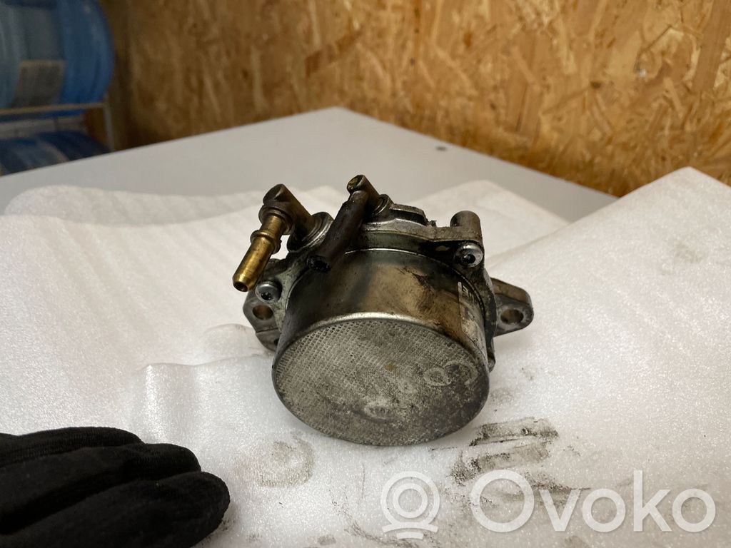 Opel Corsa D Vacuum pump 