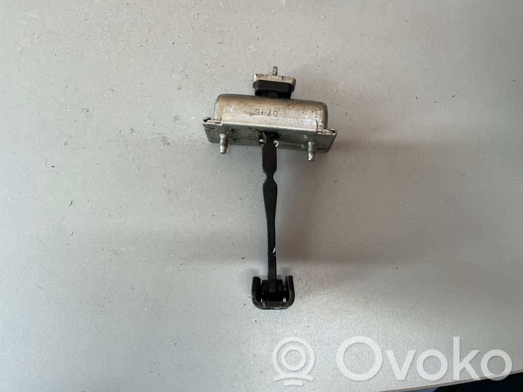 Opel Corsa E Etuoven pidätin 