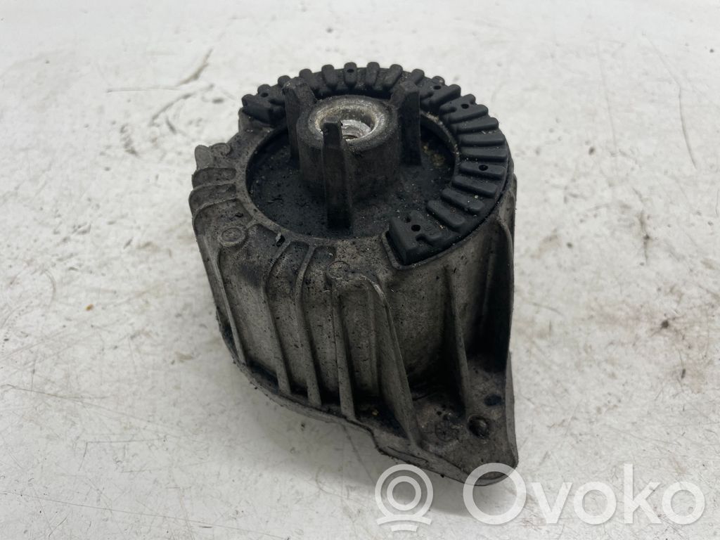 Mercedes-Benz E W212 Engine mount bracket 