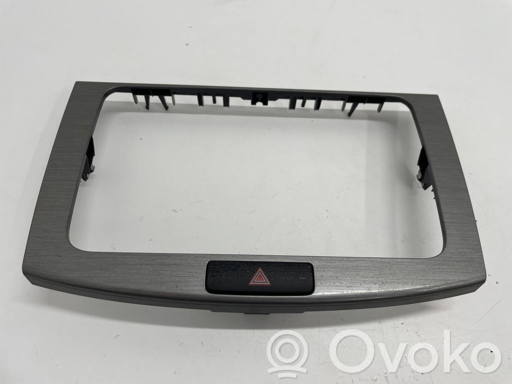 Volkswagen PASSAT CC Konsola środkowa / Radio / GPS 
