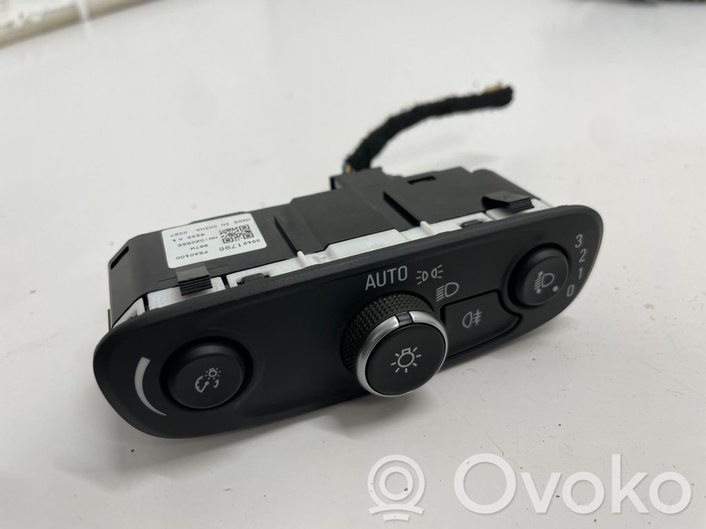 Opel Insignia B Light switch 