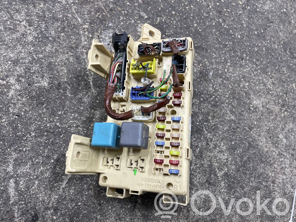 Toyota Avensis T270 Fuse box set 