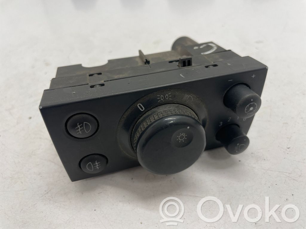Light switch   13229539