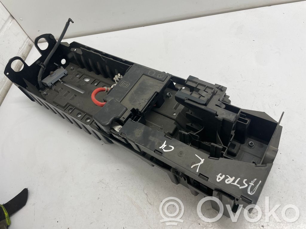 Opel Astra K Boîte de batterie 