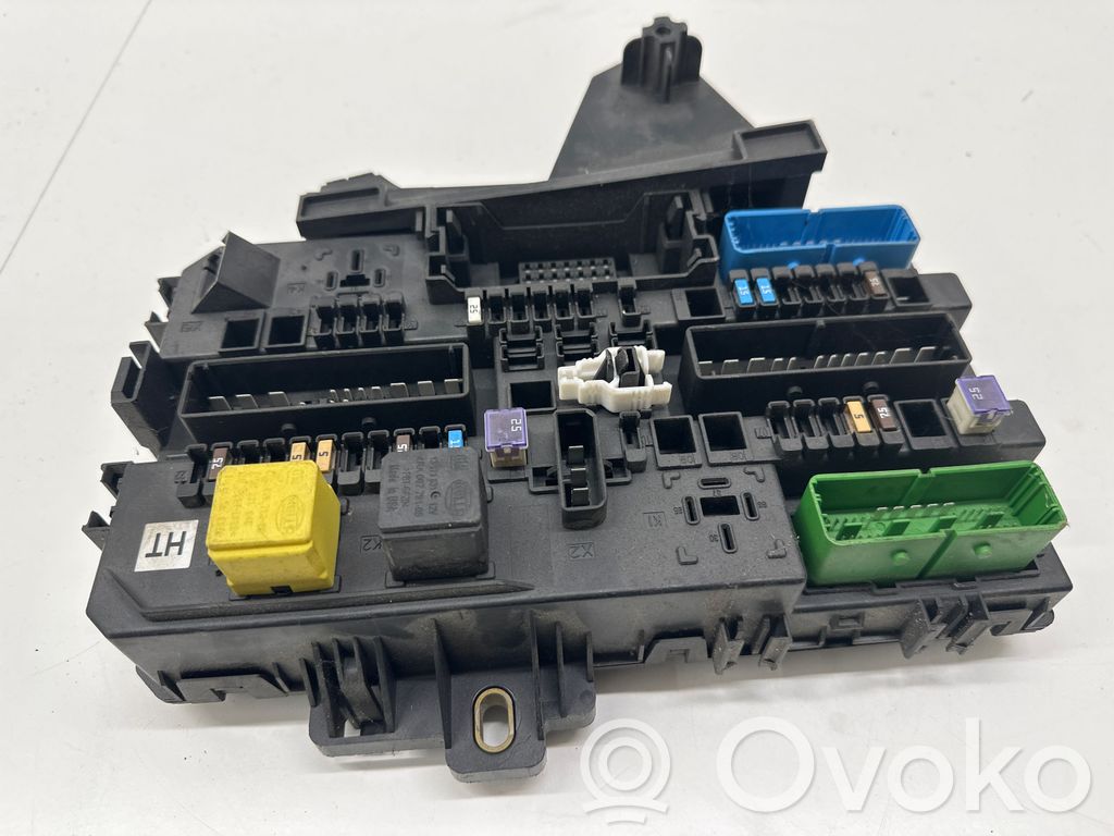 Opel Astra H Saugiklių blokas 