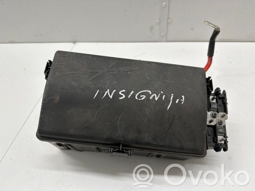 Opel Insignia A Juego de caja de fusibles 