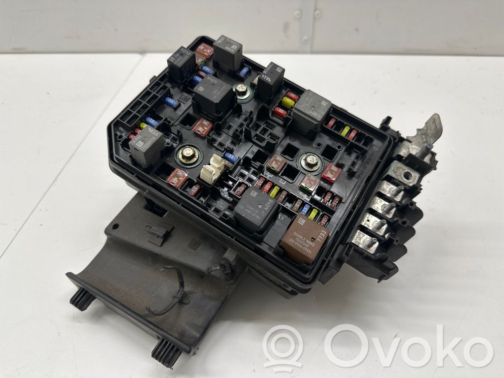 Opel Astra K Juego de caja de fusibles 