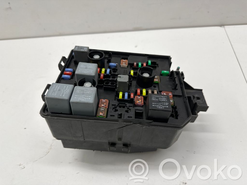 Opel Corsa E Fuse module 