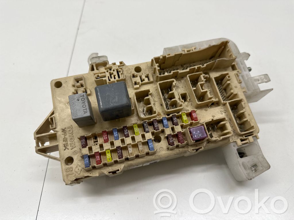Toyota Corolla Verso E121 Sulakemoduuli 