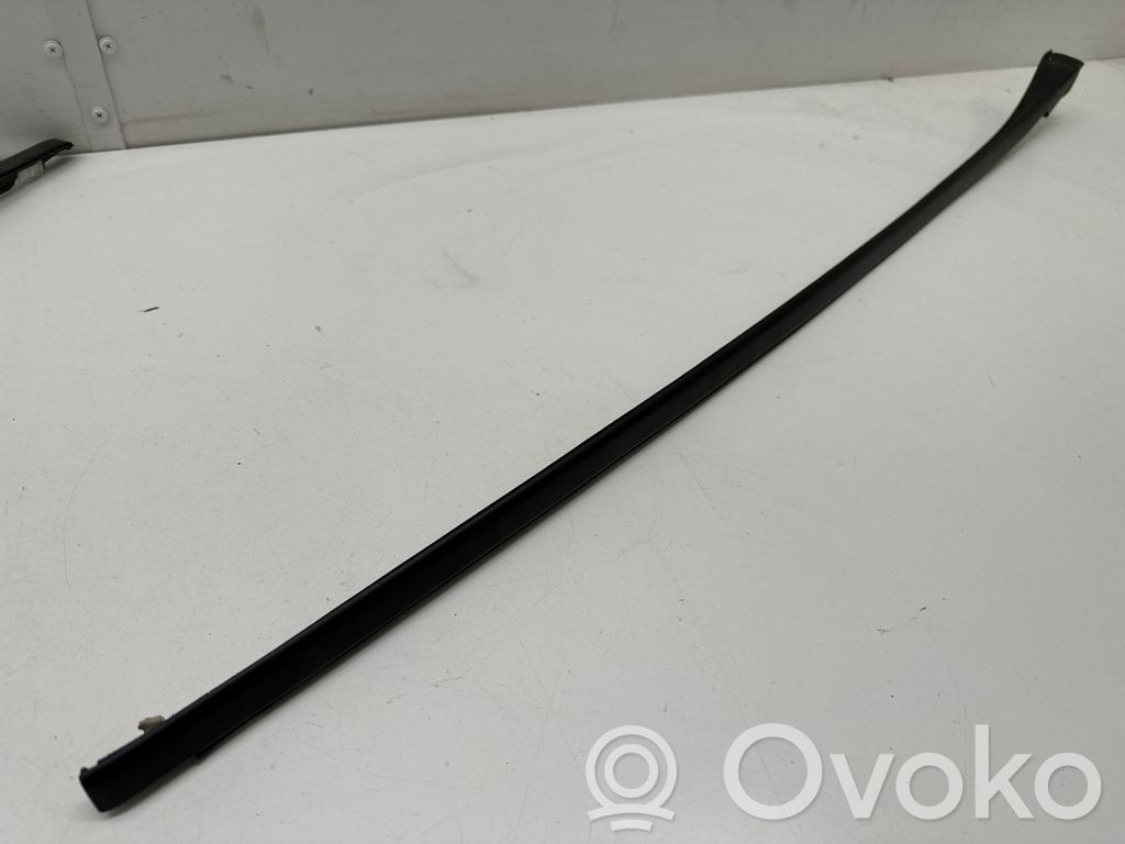 Opel Astra K Windshield trim 