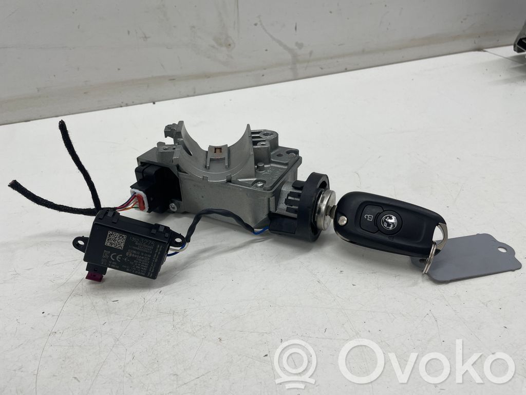 Opel Astra K Užvedimo spynelė 