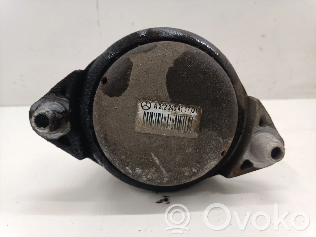 Mercedes-Benz C W204 Engine mount bracket 