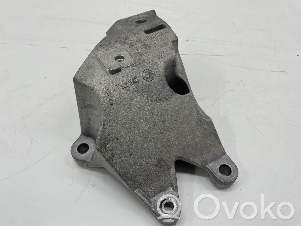 BMW 5 G30 G31 G38 Engine mounting bracket 