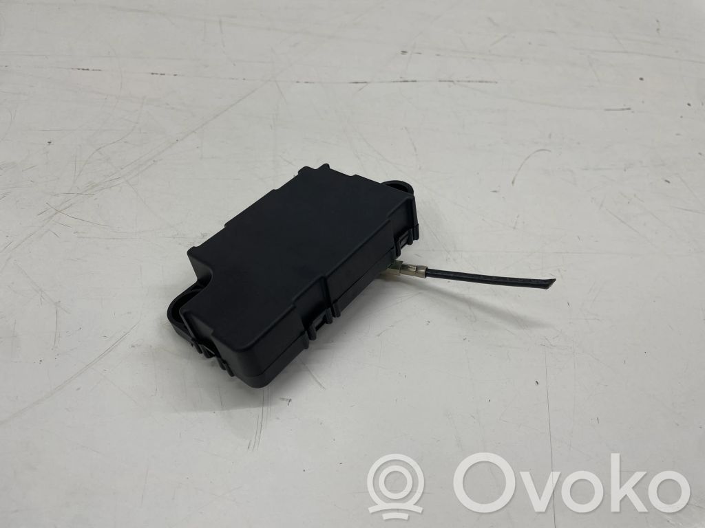 Antenos stiprintuvas   144743000B