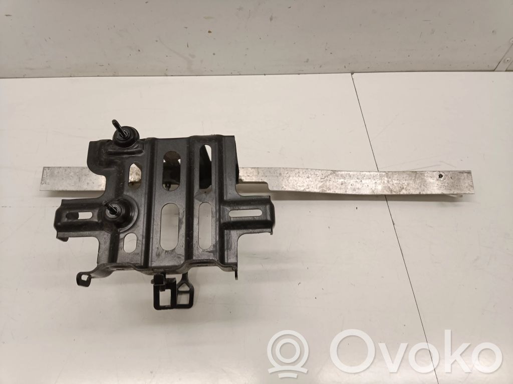 Tesla Model 3 Akun kiinnike 