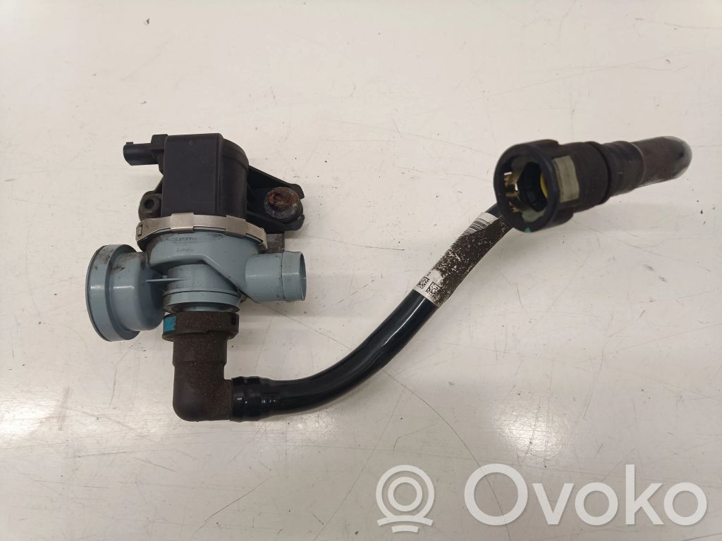 BMW 5 G30 G31 G38 Zawór odpowietrzania zbiornika paliwa 