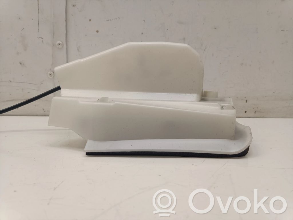 Tesla Model 3 Priekšpusē slēdzene 