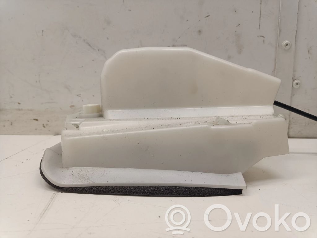 Tesla Model 3 Takaoven lukko 