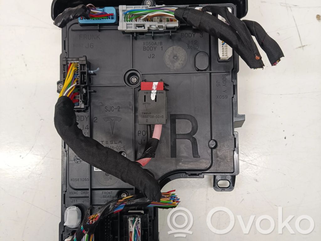 Tesla Model 3 Comfort/convenience module 