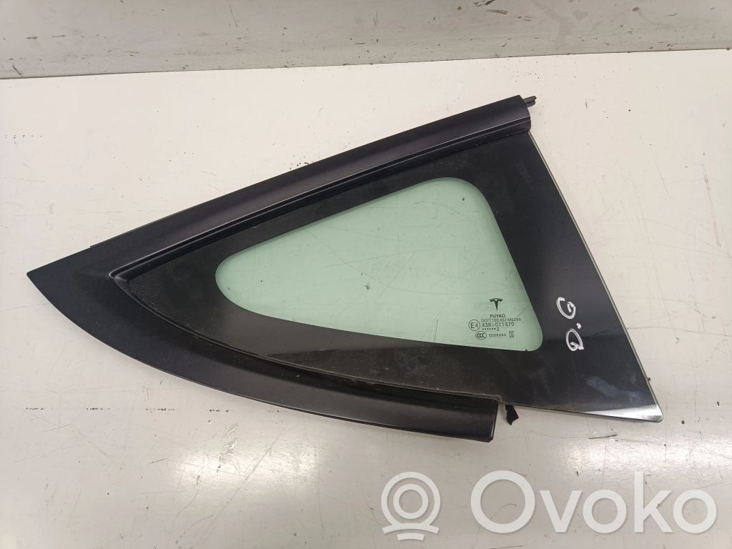 Tesla Model 3 Rear side window 