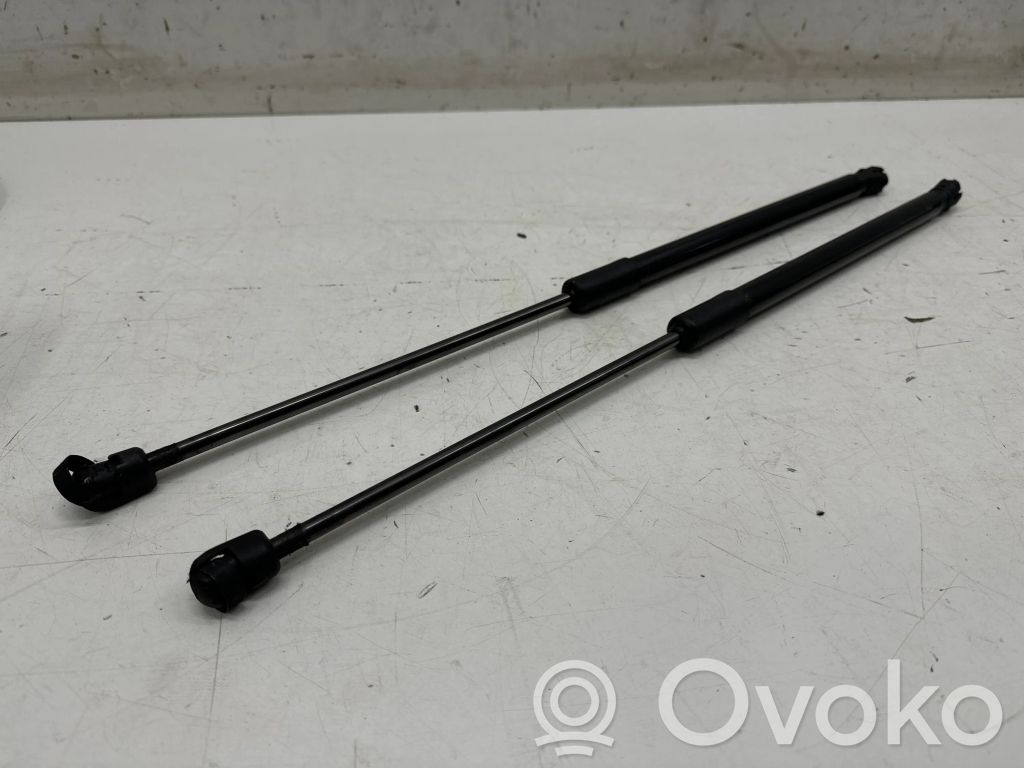 Opel Astra K Konepellin kaasujousi 