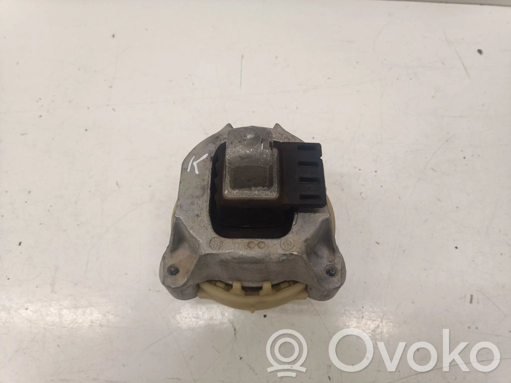 BMW 5 G30 G31 G38 Engine mount bracket 