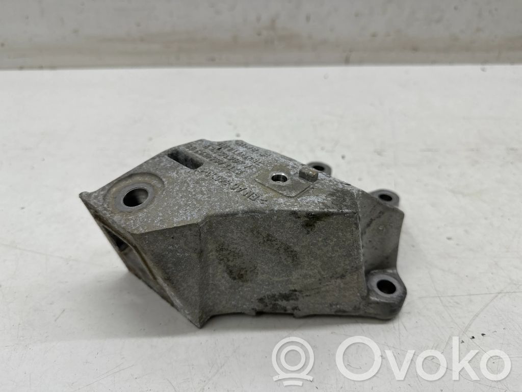 BMW 5 G30 G31 G38 Engine mounting bracket 