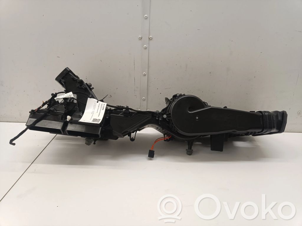 Volkswagen Touareg III Interior heater climate box assembly 