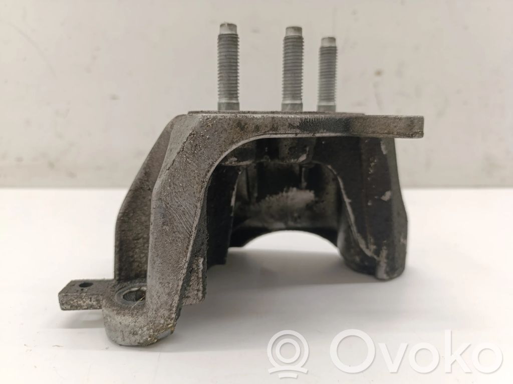 Ford Fiesta Engine mounting bracket 