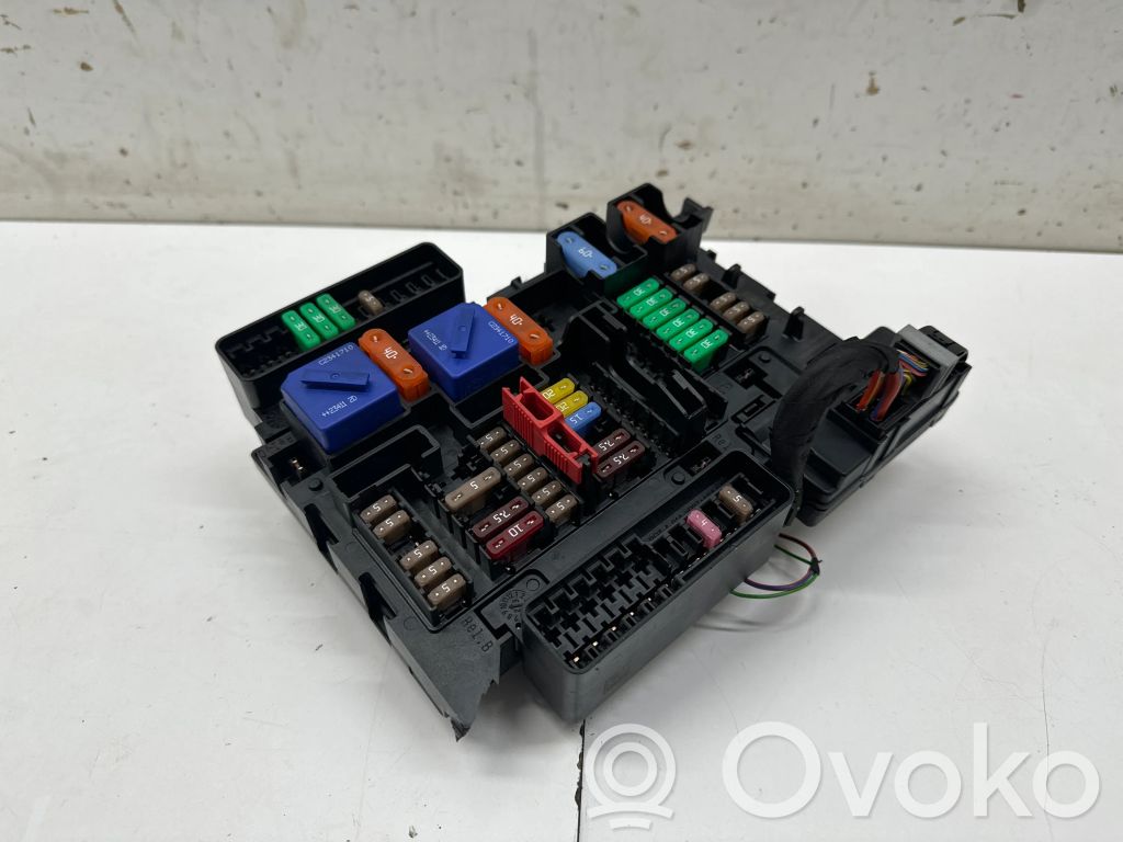 BMW 2 F44 Saugiklių blokas 