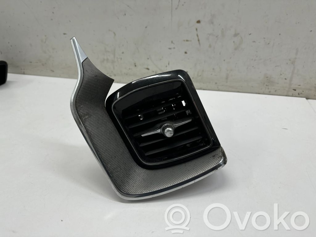 Volvo XC60 Hansikaslokeron koristelista 