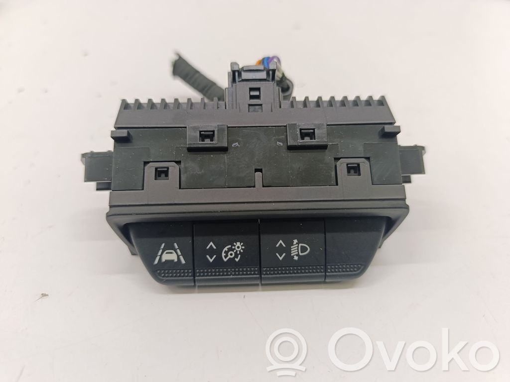 Renault Arkana A set of switches 