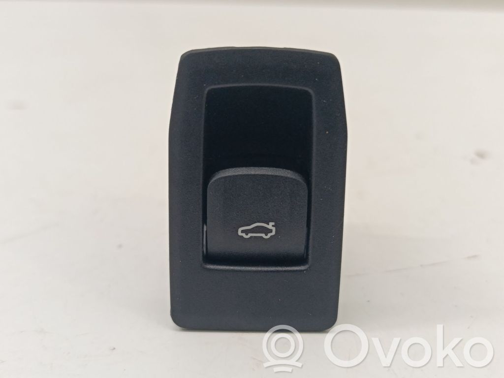 Tailgate/boot open switch button   7948786