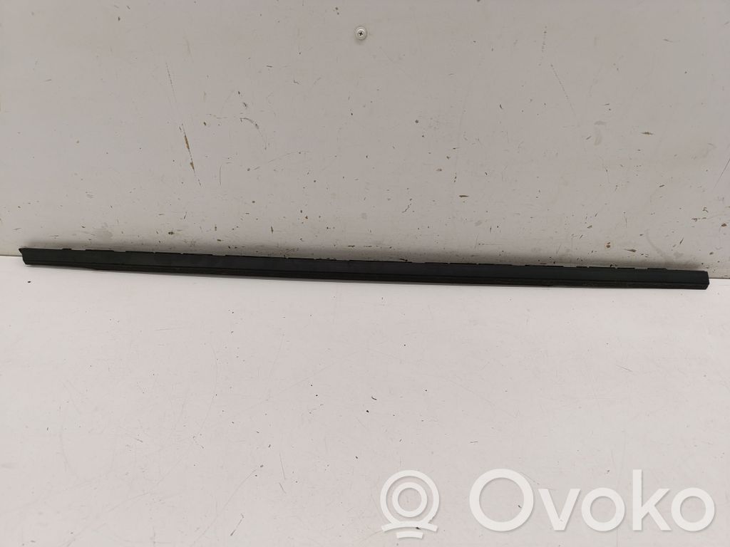 Listwa / Uszczelka szyby drzwi tylnych   9838489680