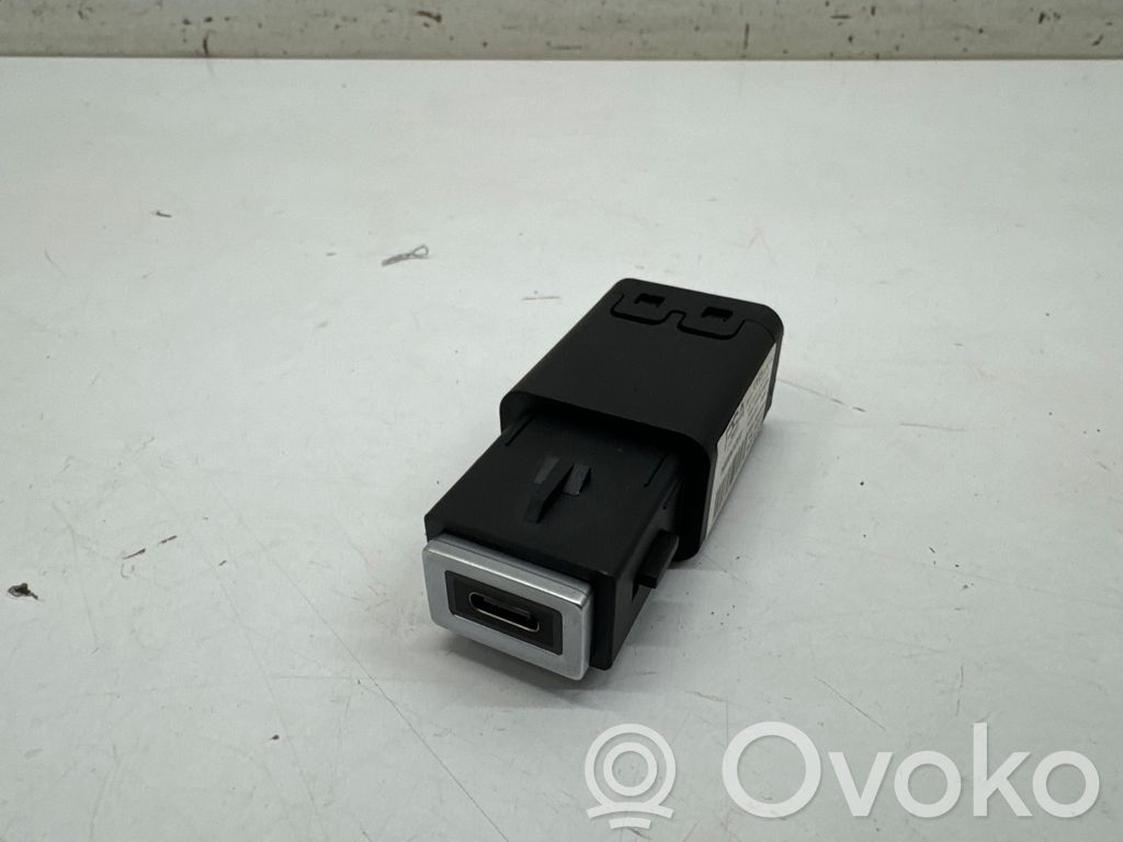 Opel Astra L USB socket connector 