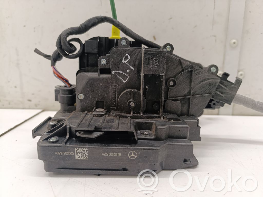 Mercedes-Benz C W205 Zamek drzwi przednich 